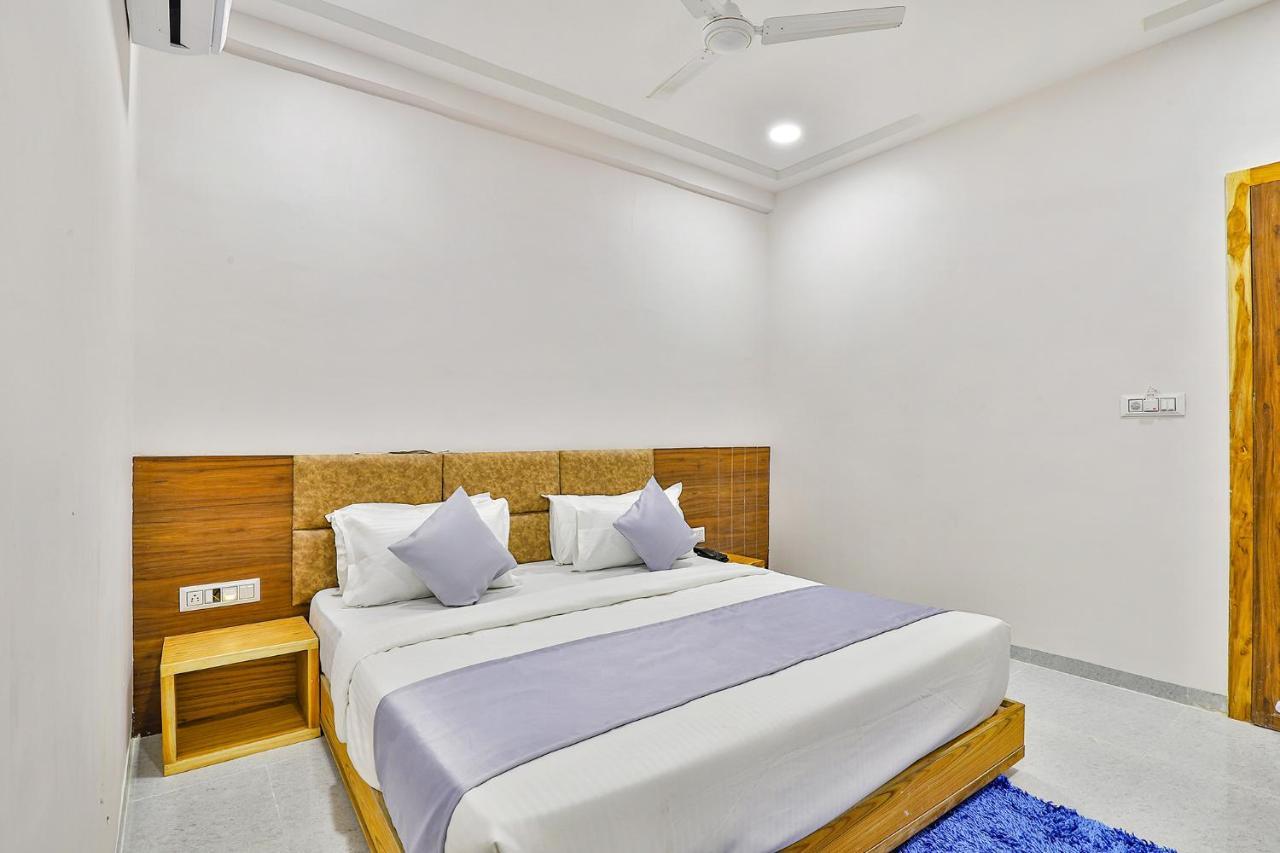 Fabhotel Parkland A Ahmedabad Exterior photo