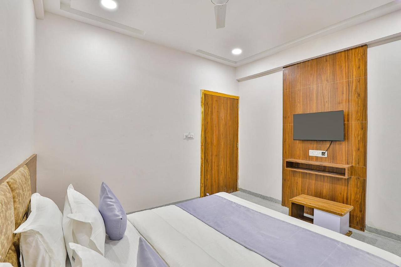 Fabhotel Parkland A Ahmedabad Exterior photo